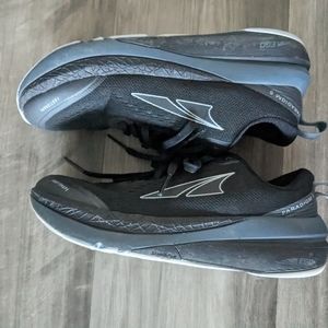 Altra paradigm 5 like new size 6.5